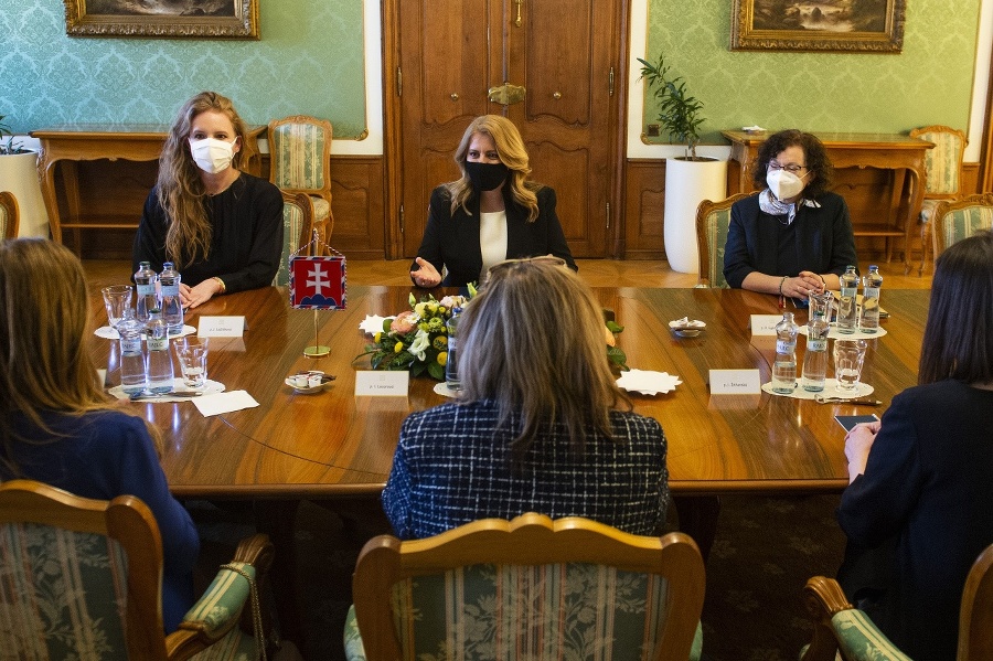 Prezidentka Zuzana Čaputová zorganizovala okrúhly stôl o dopadoch pandémie na život žien pri príležitosti Medzinárodného dňa žien