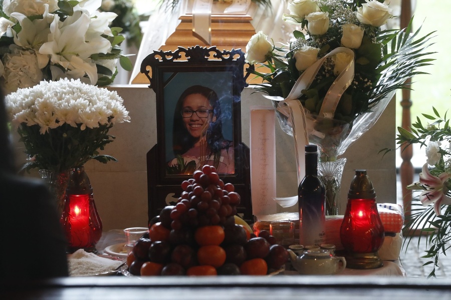 Posledná rozlúčka s Linh († 18), ktorá tragicky zahynula na priechode prechodcov v Bratislave.