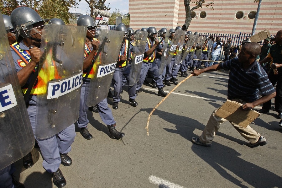 Juhoafrická polícia odráža útok