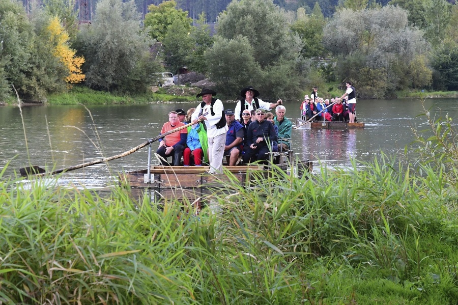 Turisti sa vezú na