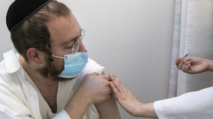 Izrael ohlásil smelé očkovacie