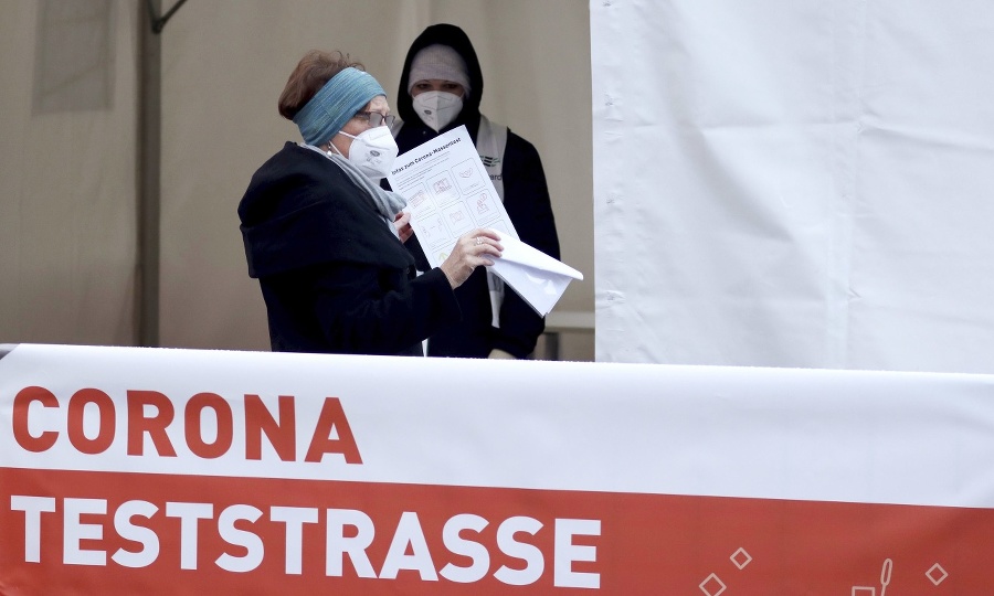 Rakúsko spustilo hromadné testovanie obyvateľstva.