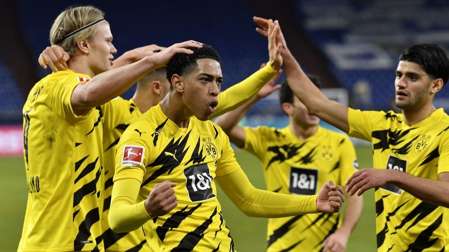 Hráči Dortmundu oslavujú na