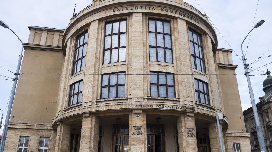 Univerzita Komenského ohlásila dištančnú