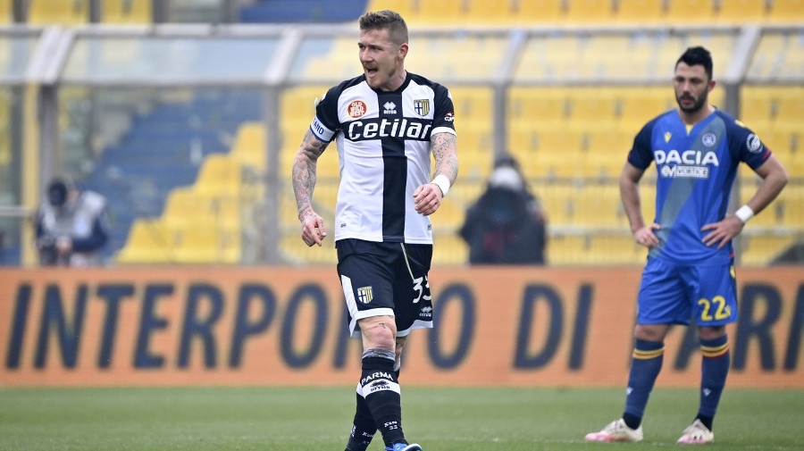 Kucka premenil jedenástku, Parma