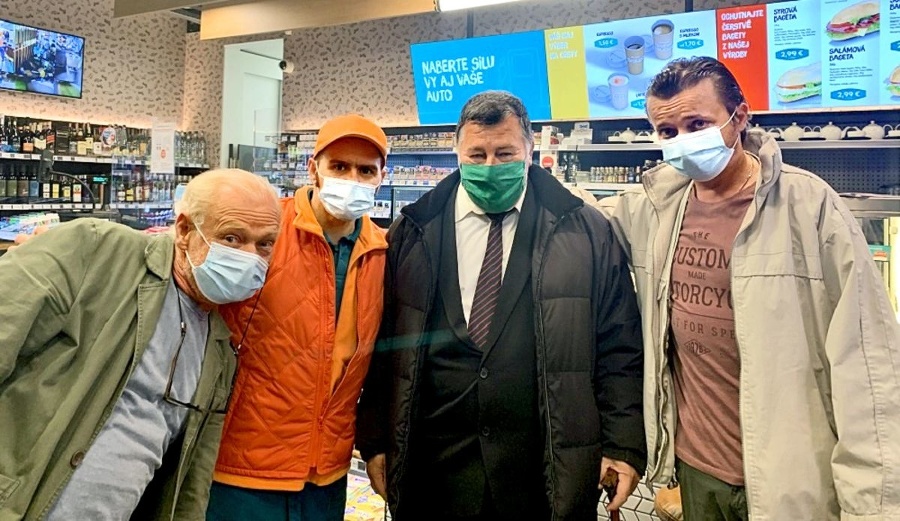 Vzácny hosť: V seriáli sa objavil aj odborník na tropickú medicínu, profesor Vladimír Krčméry.
