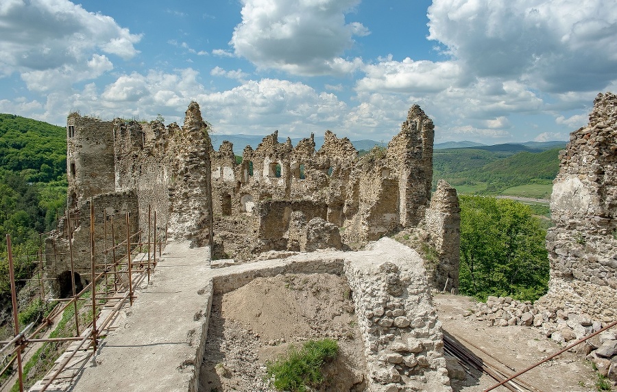 Zrúcanina hradu Šášov na