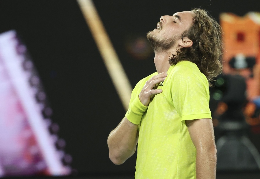 Stefanos Tsitsipas postúpil cez