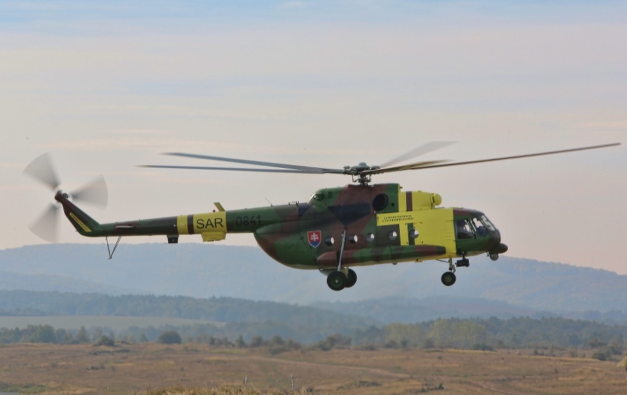 Na snímke vrtuľník Mi-17
