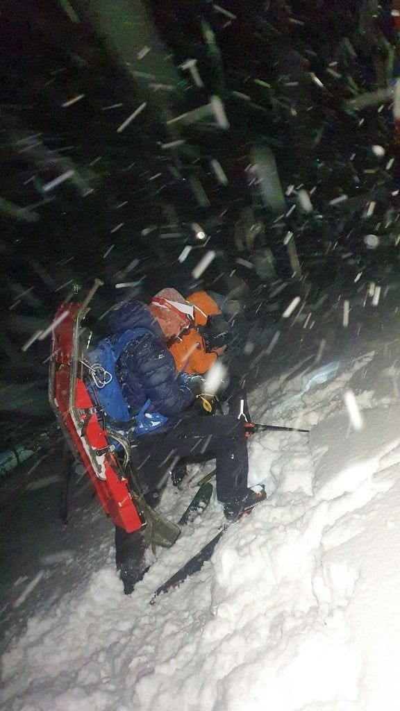 Záchranári postupovali na snežných