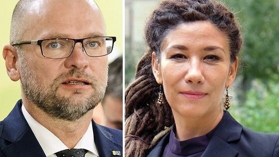 Do Sulíka sa obula aj Ďuriš Nicholsonová. 