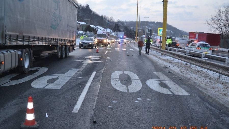 Auto zrazilo na priechode