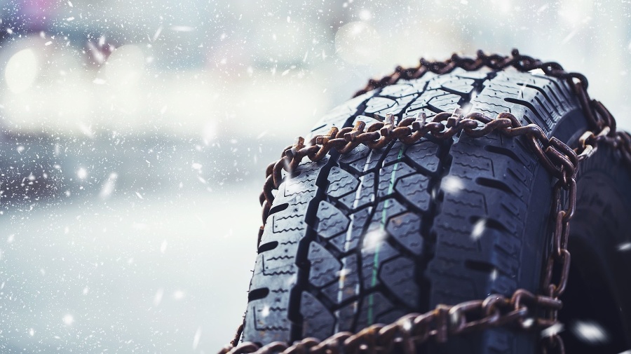 Snow chains on tire