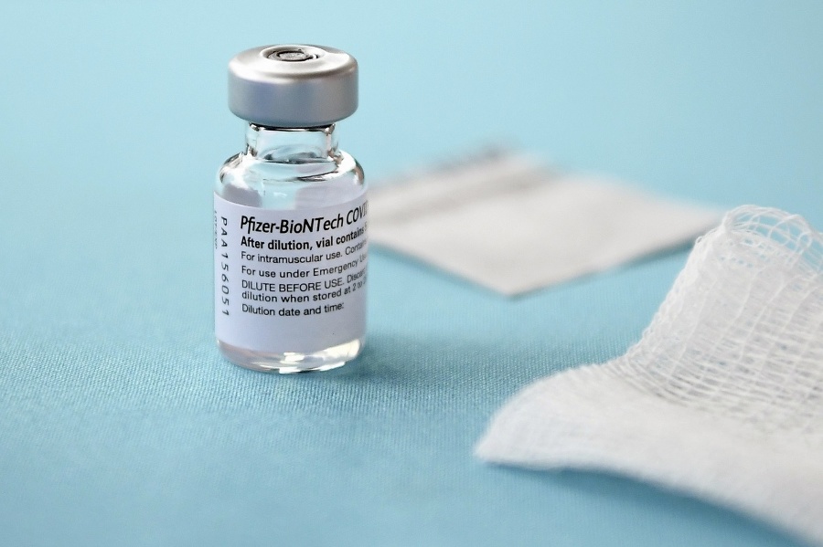 Ampulka s vakcínou proti