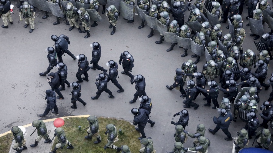 Polícia pri svojich zásahoch