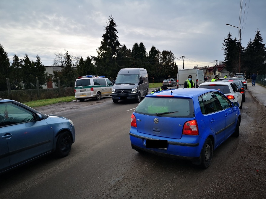 Policajti skontrolovali 168 ľudí.