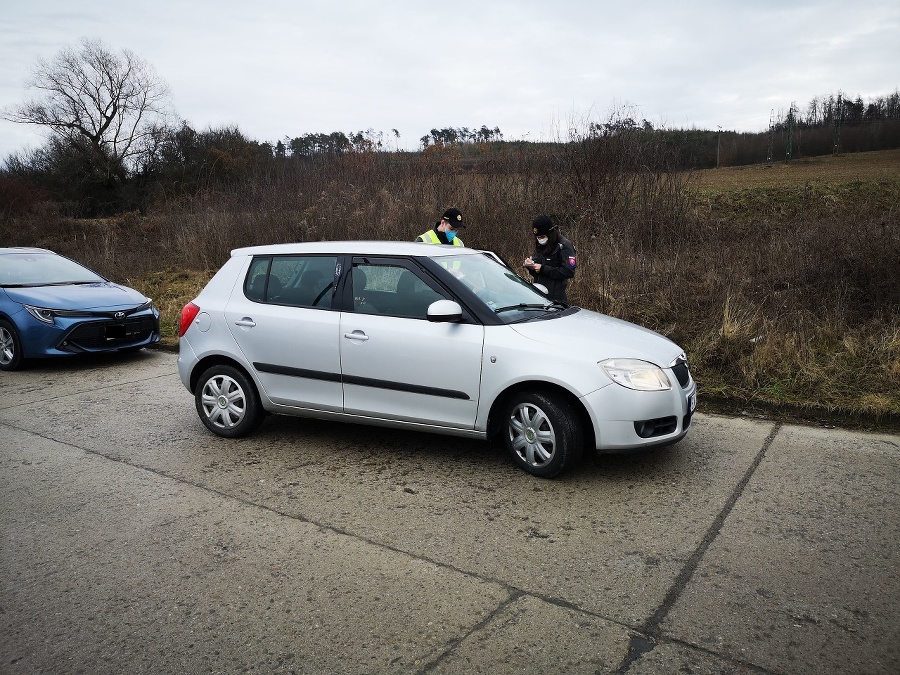 Policajti skontrolovali 168 ľudí.