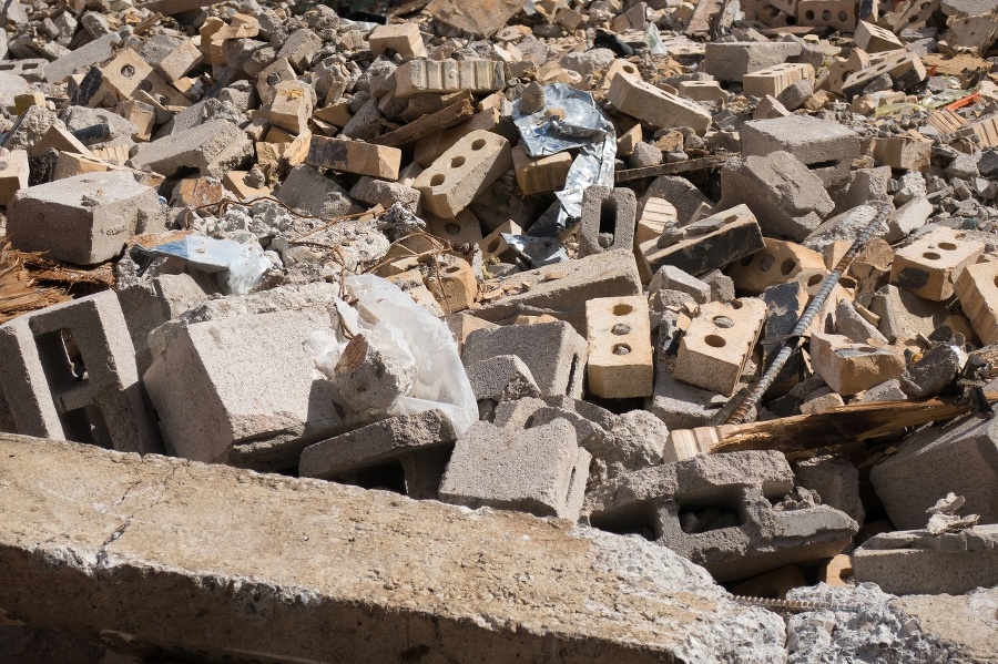 Rubble of pieces of