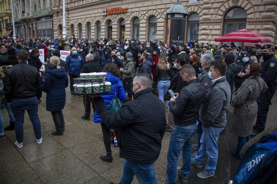 Protestujúci boli zväčša majitelia