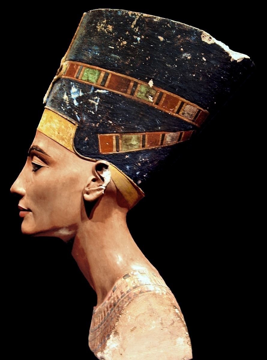 Slávnu bustu Nefertiti našli