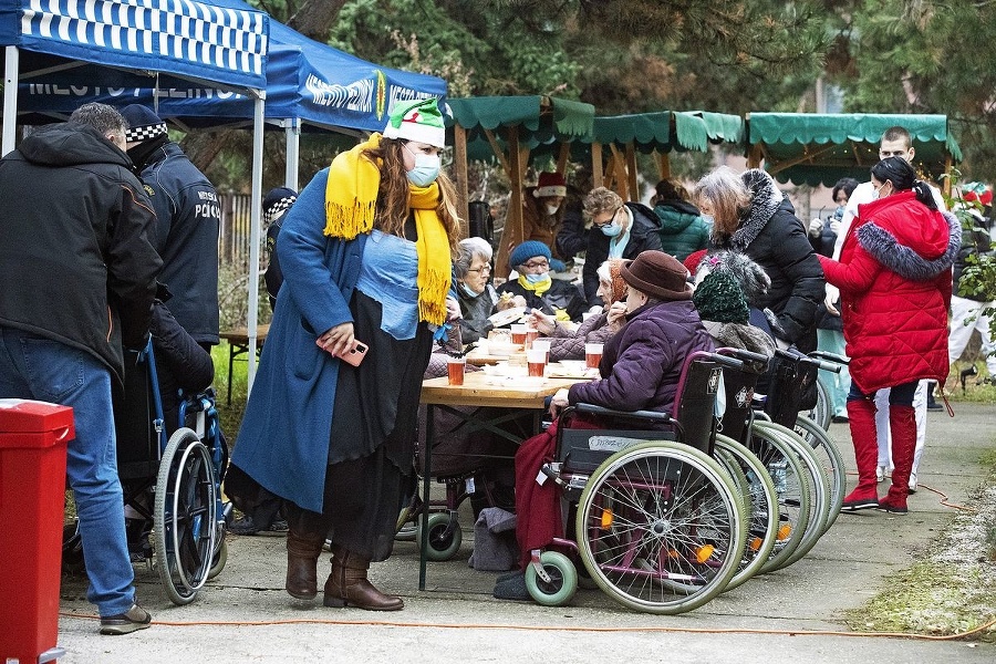 Počas pandémie koronavírusu zomrelo
v zariadení viacero klientov.