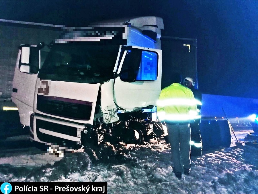 Kamión šoféroval poľský vodič.