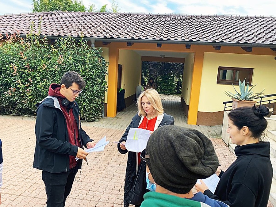 Režisér vysvetľuje Zdene Studenkovej