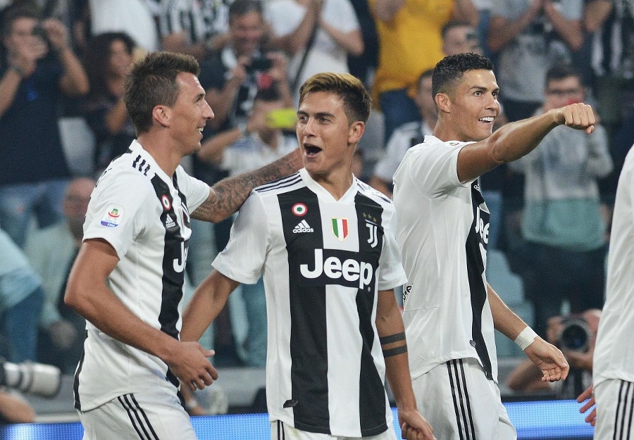 Futbalisti Juventusu Turín zľava