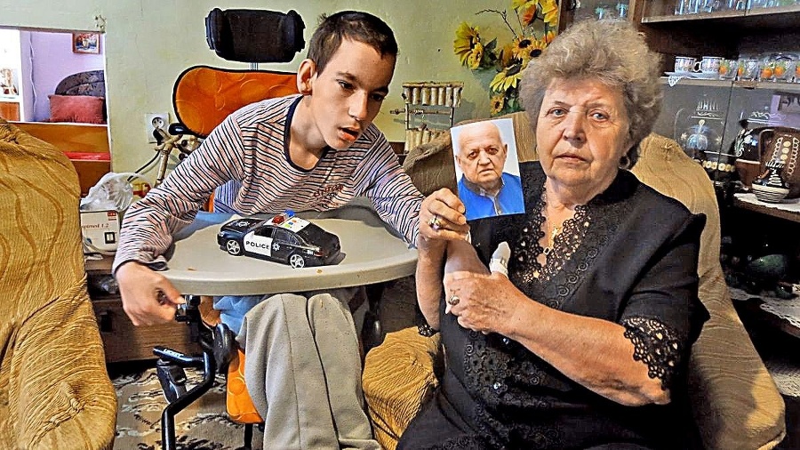 Eva Ludvigová (77) a jej pravnúčik Kristiánko (16) s mozgovou obrnou stále spomínajú na nebohého Ondreja († 80).