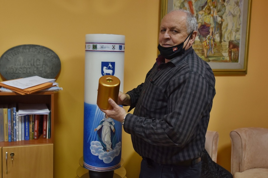 Na snímke starosta obce Malženice Miroslav Macko vo svojej kancelárii