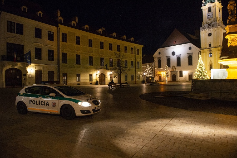 Policajná hliadka v Bratislave.