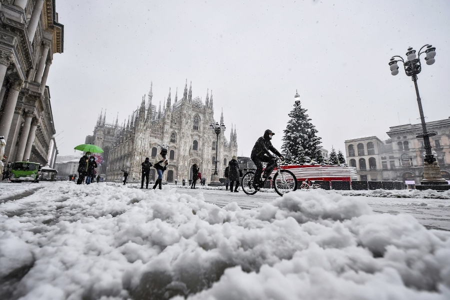 Snehová nádielka v Miláne.