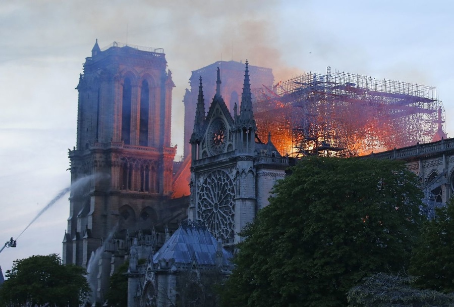 Požiar: Zničil strechu katedrály