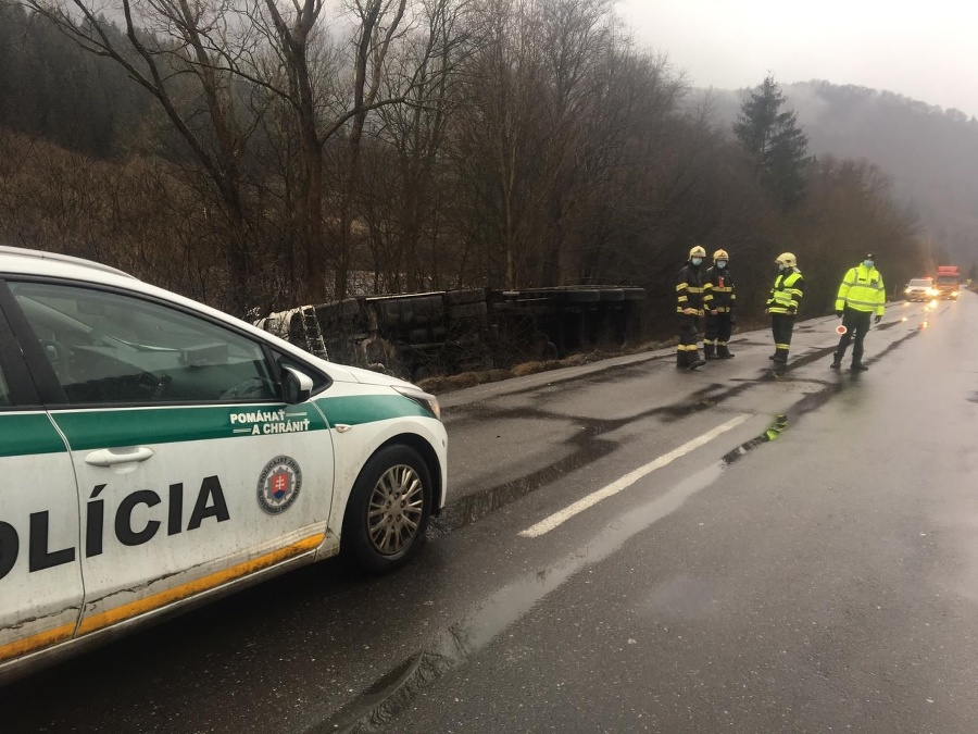 Na mieste zasahuje polícia