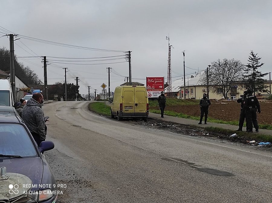 Polícia stráži rómsku osadu