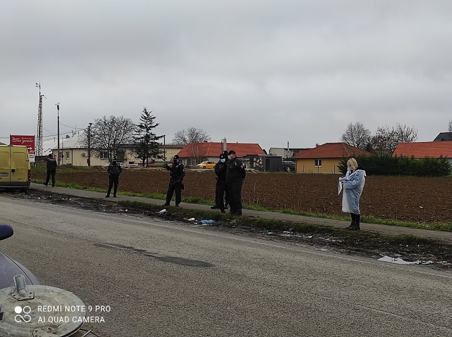 Polícia stráži rómsku osadu