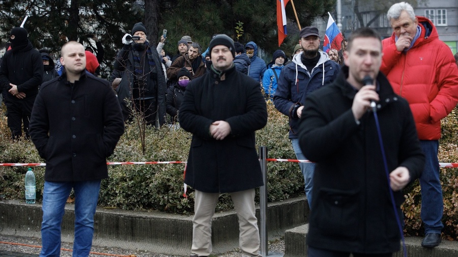 Protest proti vláde a opatreniam organizovaný stranou ĽSNS.