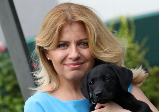 Zuzana Čaputová so psíkom