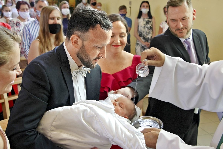 Na krste boli prítomní