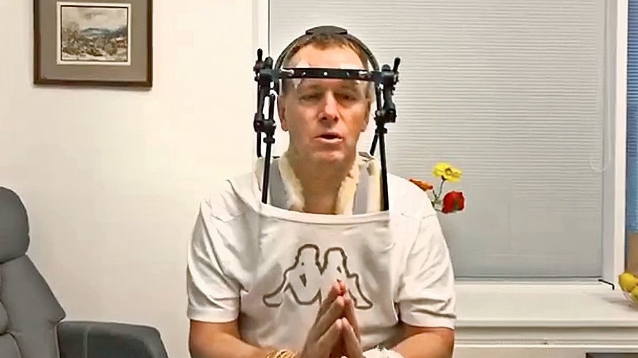 Kollár návštevy priateliek na izbe bráni tým, že sa tak dohodli dopredu s vedením nemocnice.