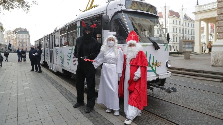 Tohtoročná vianočná električka.