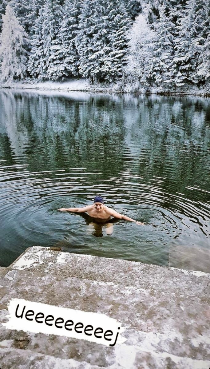 Herec neváhal a vliezol