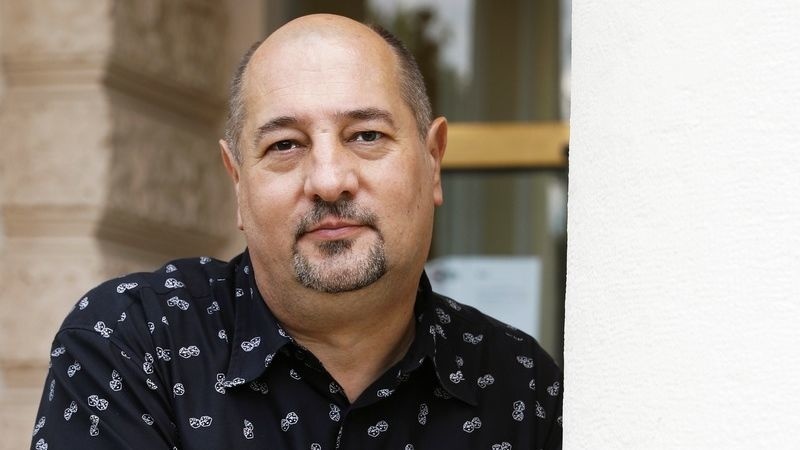 Malachovský musel kvôli chorobe ukončiť svoje účinkovanie v SND. 