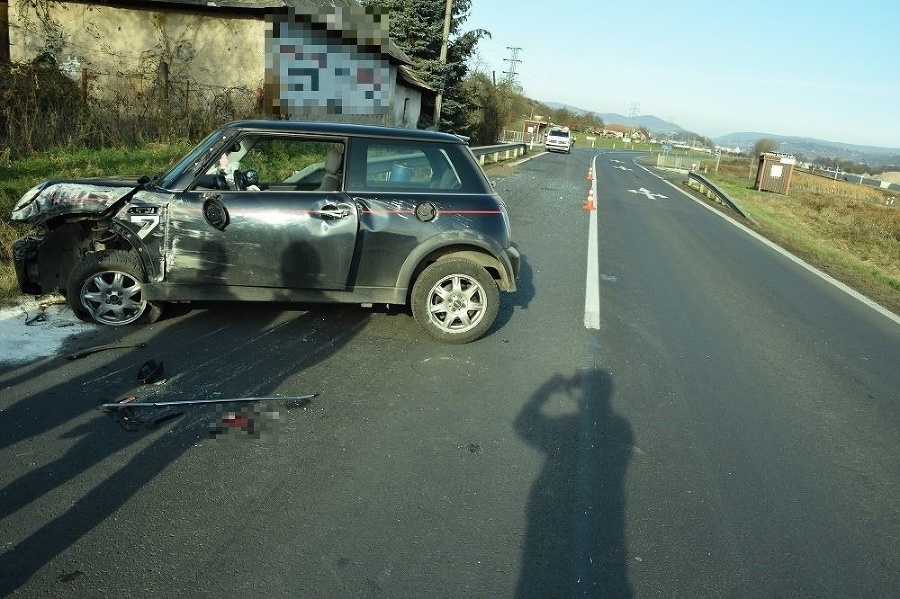 Policajti objasňujú okolnosti nehody.