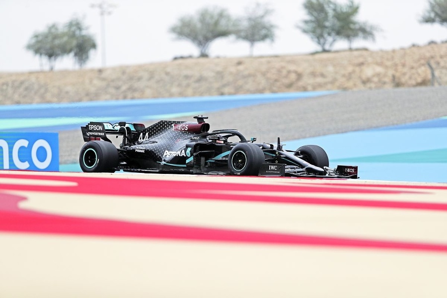 Lewis Hamilton v Bahrajne.