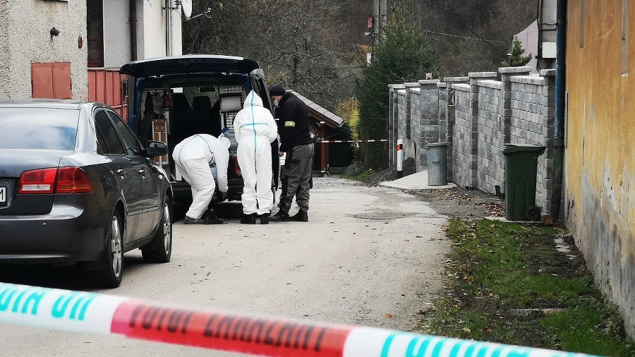 Polícia vykonávala vo štvrtok obhliadku domu niekoľko hodín.