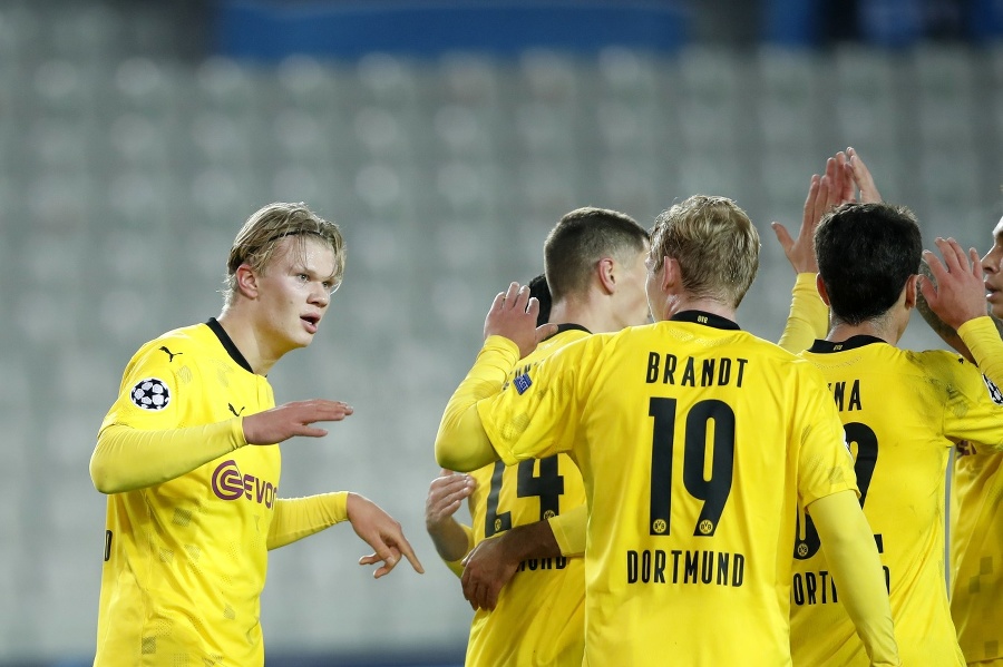 Darilo sa aj Borussii, ktorá zvíťazila nad Bruggy 3:0.