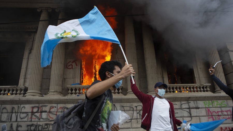 Stovky protestujúcich v Guatemale