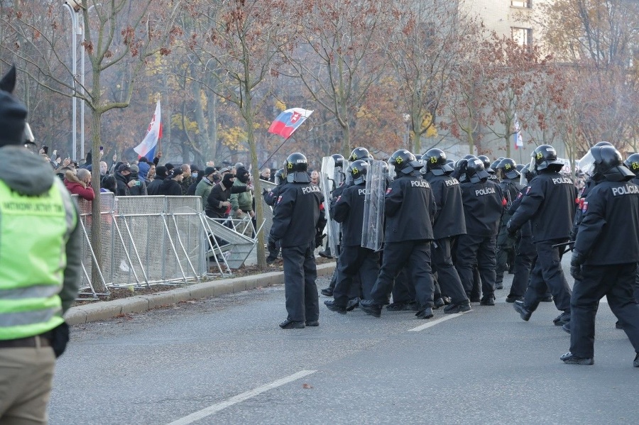 Búrlivé protesty v Bratislave.