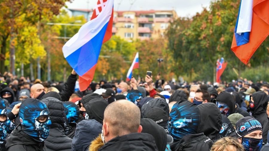 Protest stoviek ultras fanúšikov